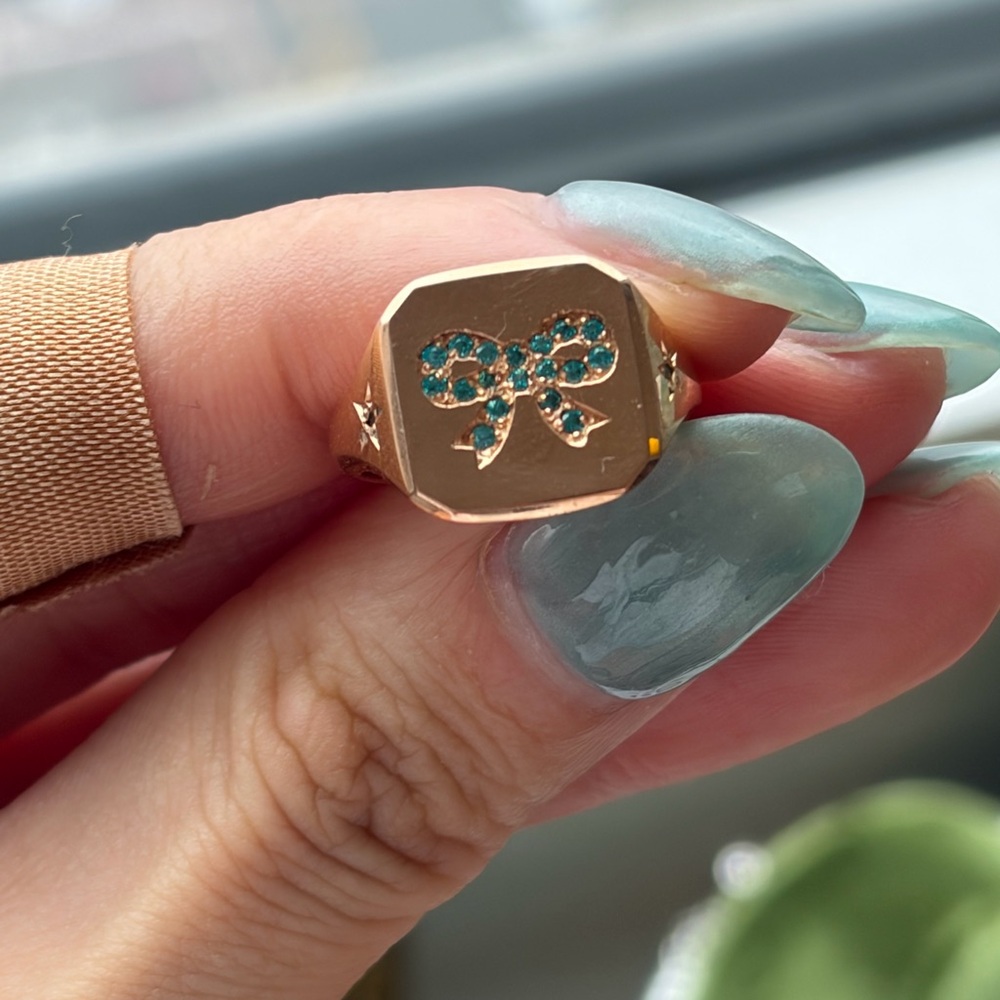 Moving Sale 🌟 Rose Gold Plated Emerald Green TuTu Bow Star Signet Ring